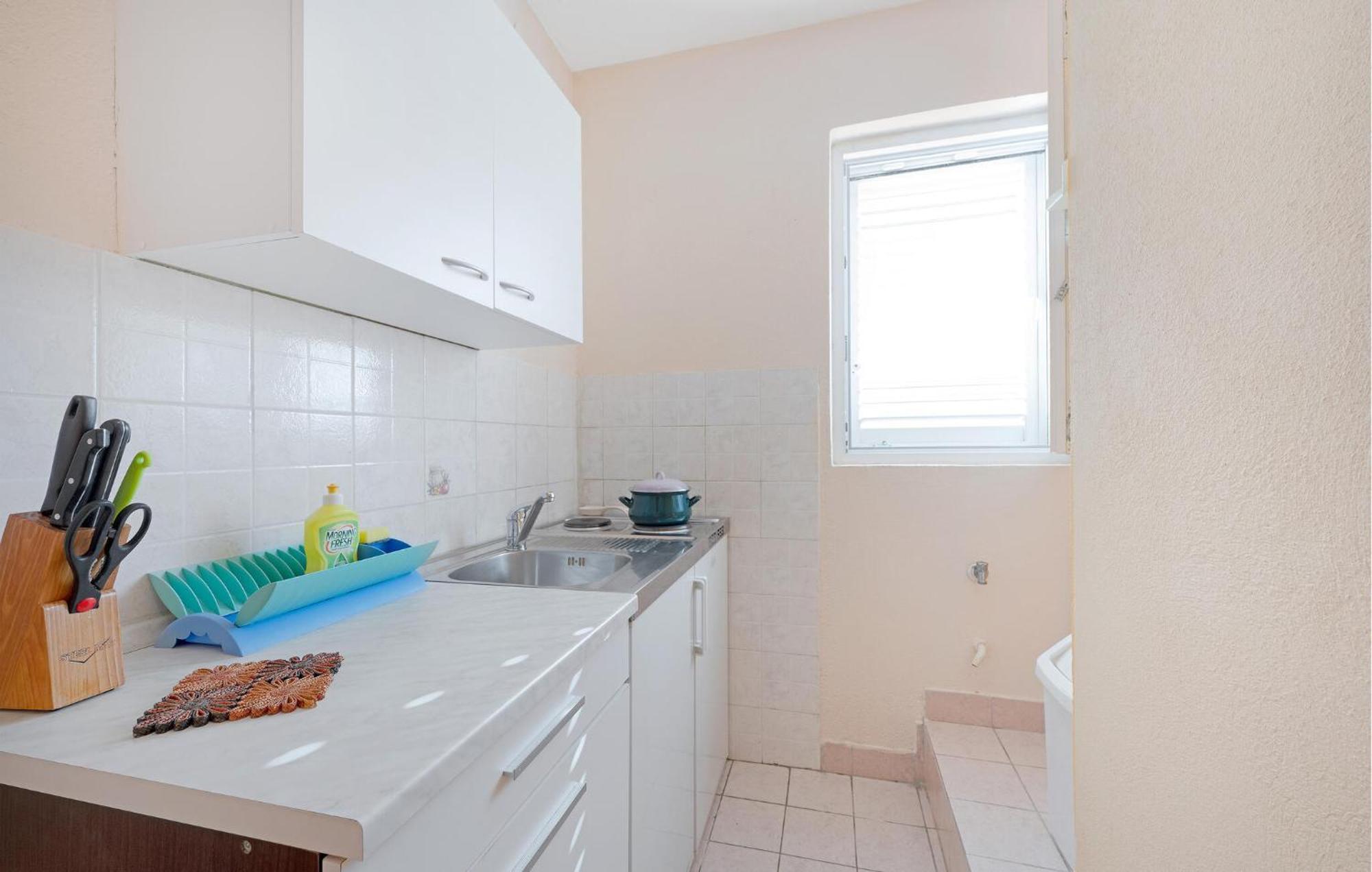 1 Bedroom Stunning Apartment In Примоштен Екстер'єр фото
